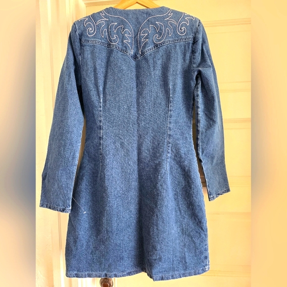 Avec Les Filles Western Embroidered Long Sleeve Denim Dress - Picture 10 of 12